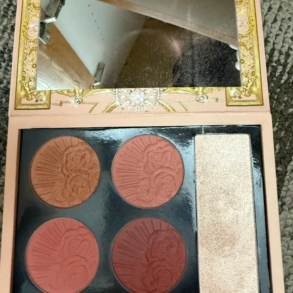 Pat McGrath labs divine blush and glow face palette - Picture 3 of 4